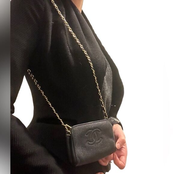 Chanel mini logo leather clutch - Picture 2 of 12